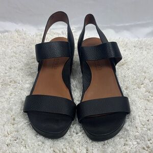Kenneth Cole Black Leather Sandals. Size 8.5
